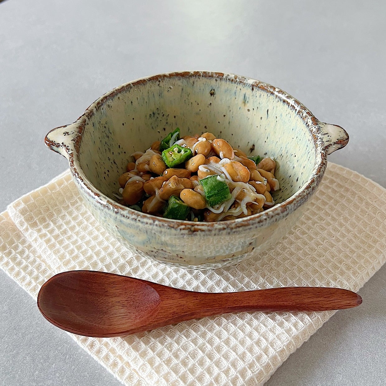  朝「納豆」に2つ混ぜるだけ！食物繊維やたんぱく質、カルシウムも摂れるレシピ 