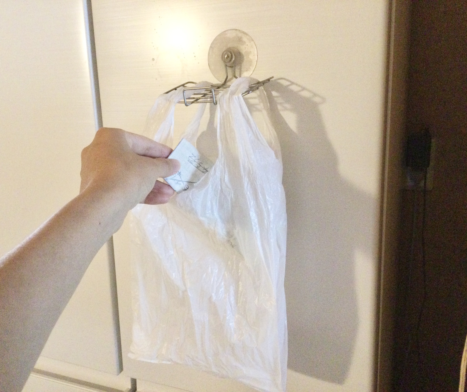 簡易的な「ゴミ袋ホルダー」として活用