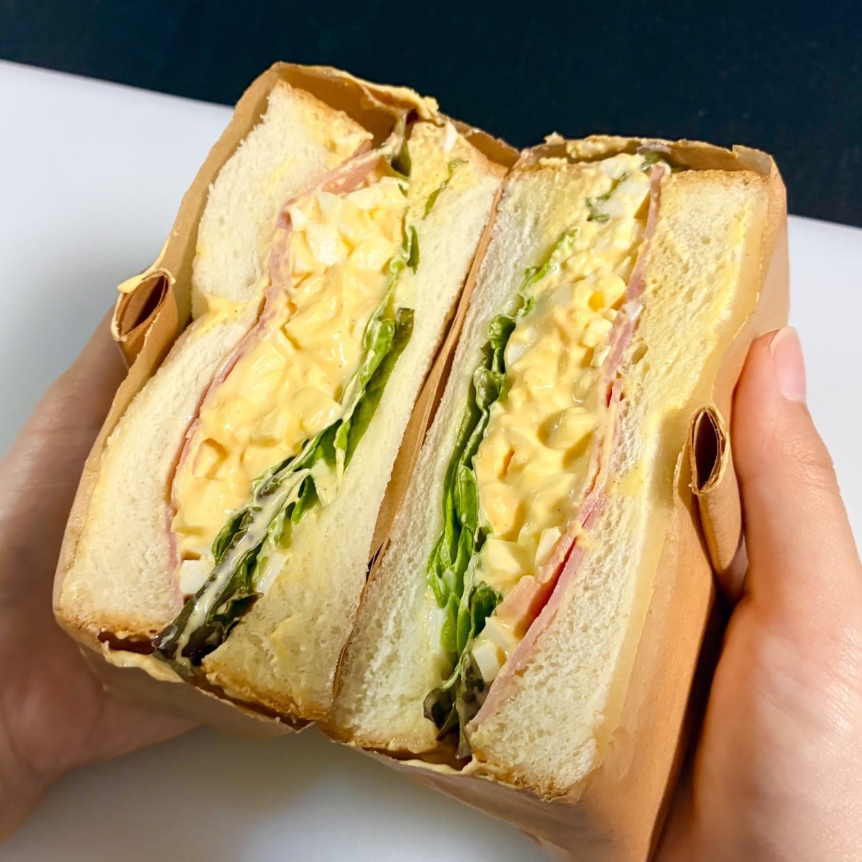  ボリュームサンドが"崩れず食べやすく"なるキッチンアイテム1つの裏ワザ「こぼれない！」 