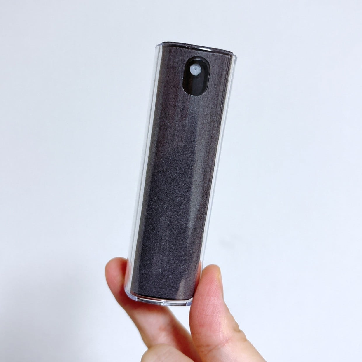  【ダイソー】スマホの"手アカ・皮脂汚れ"があっという間にピカピカ！ひとつあると便利なアイテム 