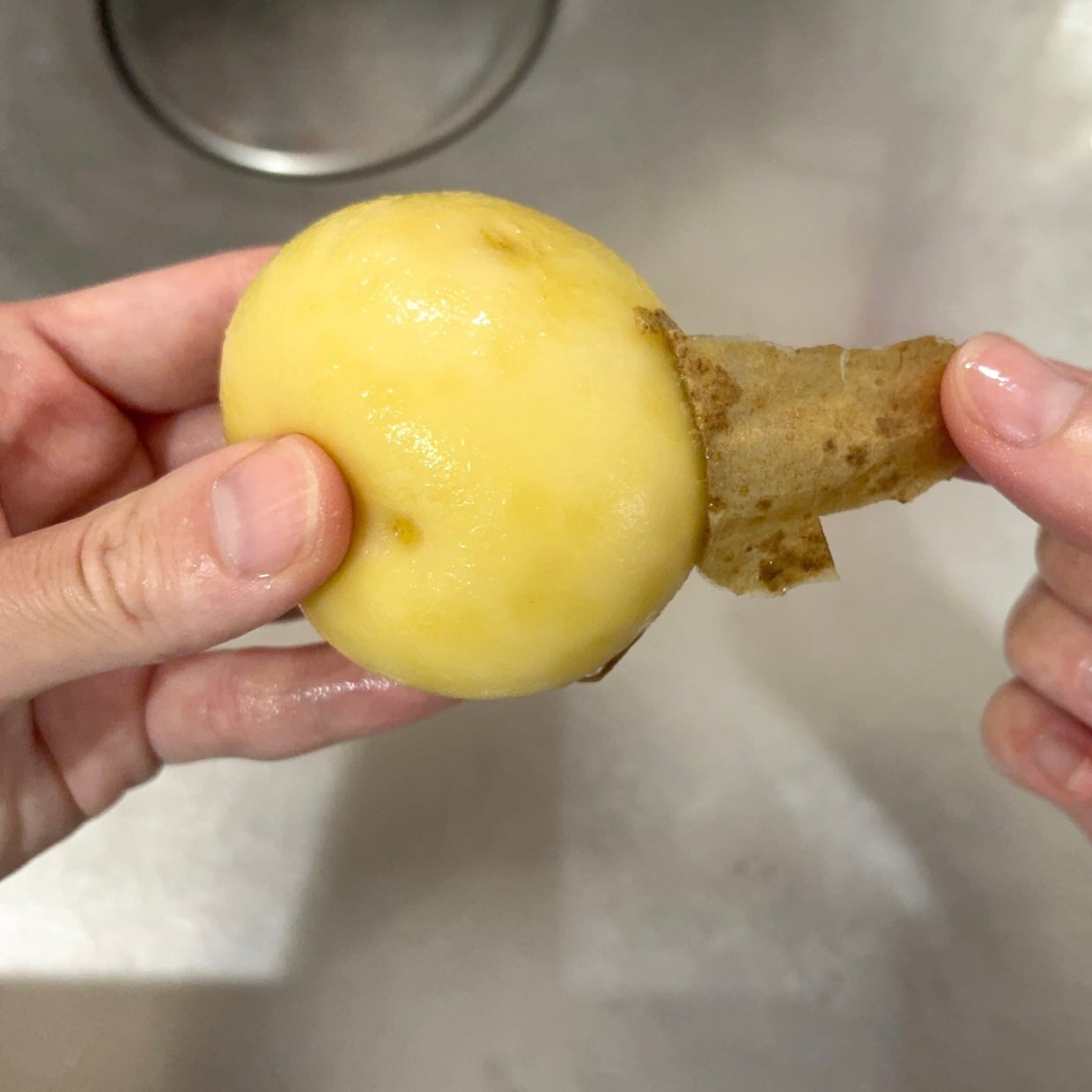 じゃがいもを1日放置するだけ！ ピーラーを使わずじゃがいもの皮をむく方法「ラクすぎる」 