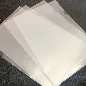 余っている「クリアファイル」を少し切るだけで…？電車や体調に合わせて活躍する【活用術】