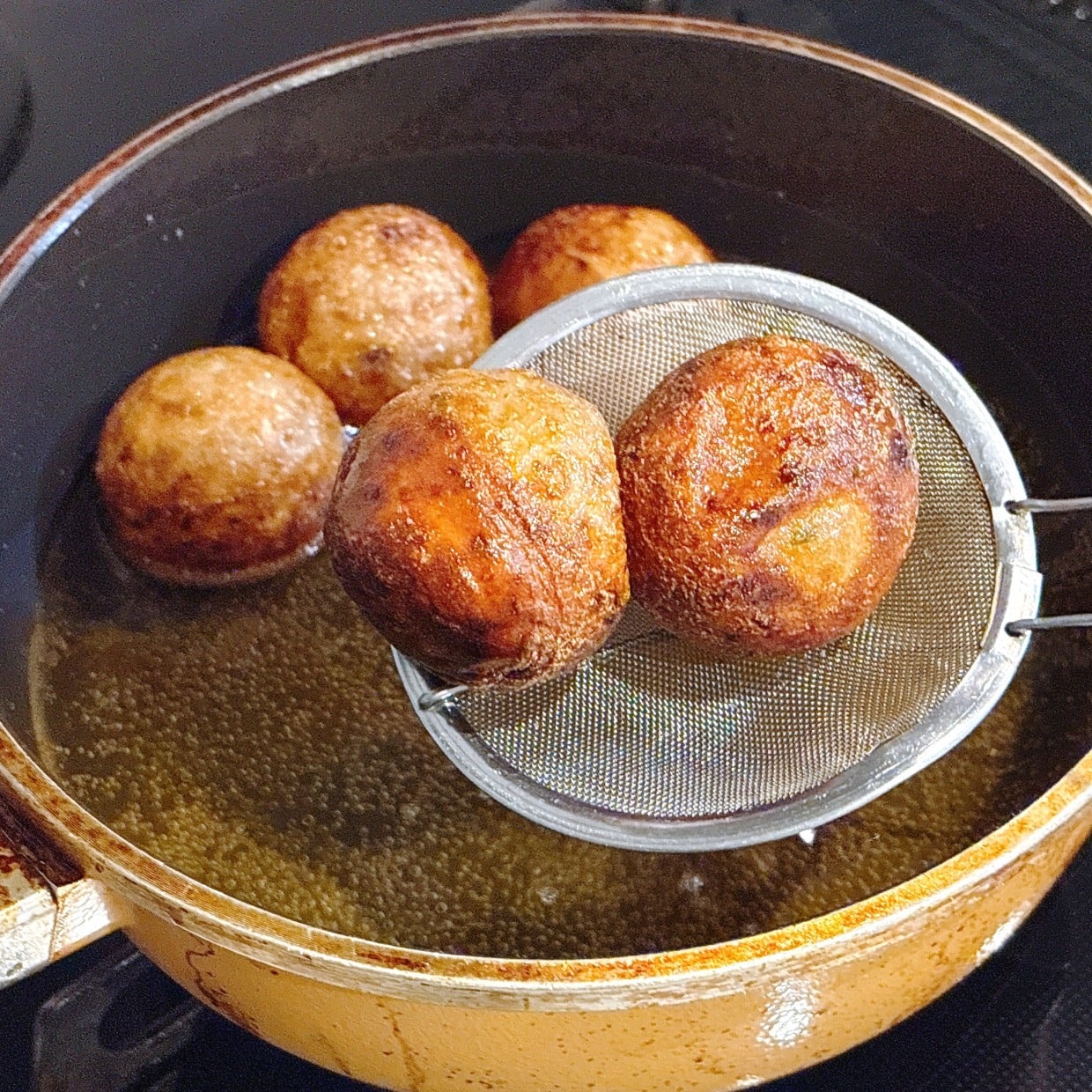  "たこが小さい問題"は解決！ロピア「大たこ焼」はふわとろで食べごたえ抜群｜節約主婦が絶賛 