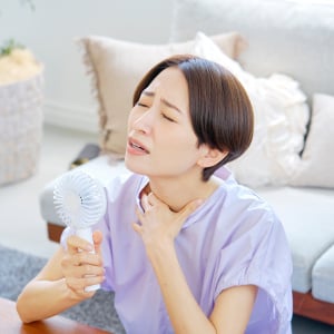エアコンの部屋で「ひと安心」で終わらせない。体の奥に残る“熱を逃がす”夏の対策法｜専門家解説