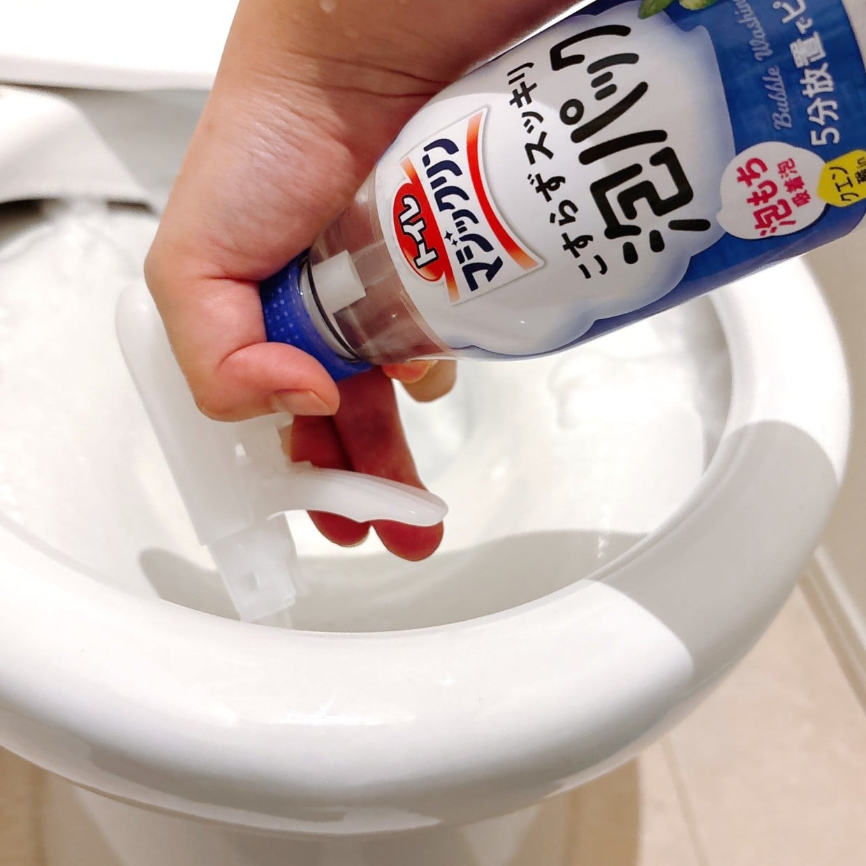  「1本あると心強い」「ラクすぎる！」5分放置して流すだけの“簡単トイレ掃除術”「こすらない！」 