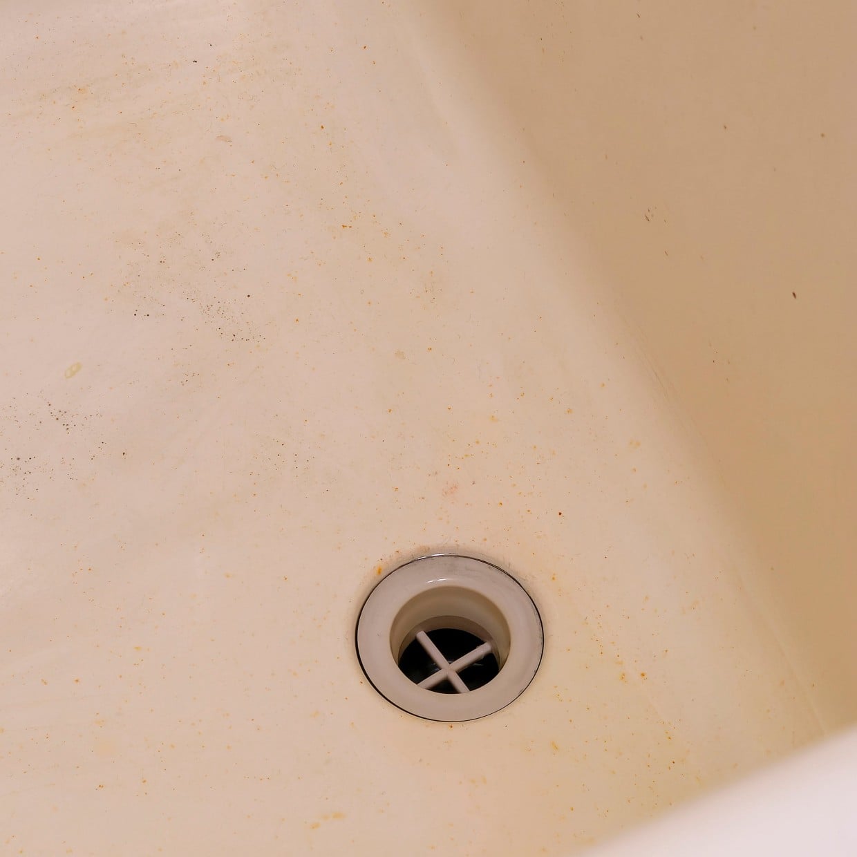  劣化させてたの!?意外と知られていない浴槽の寿命を縮める"3つのNG習慣"｜掃除のプロ解説 