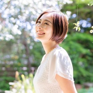 「起きてすぐスマホを見ない」幸福度が高い人の朝習慣3つ｜心理カウンセラー解説