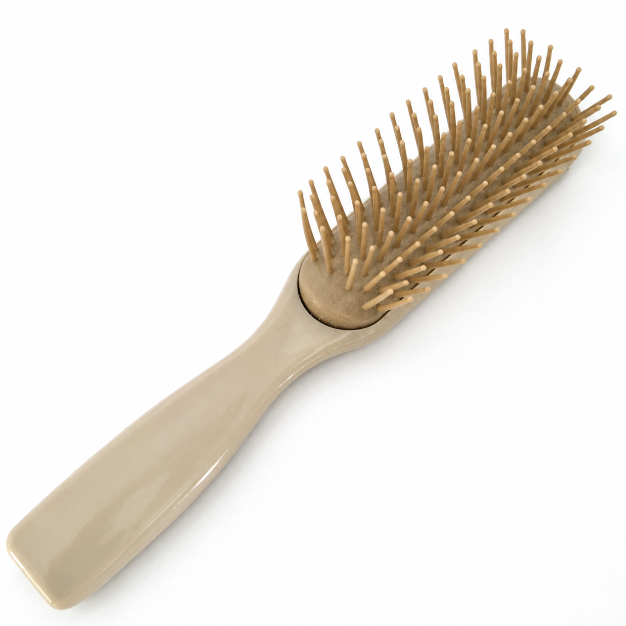  忙しい朝の身支度が変わる。「ヘアブラシ」を100均でワンタッチ収納する"ラク技" 