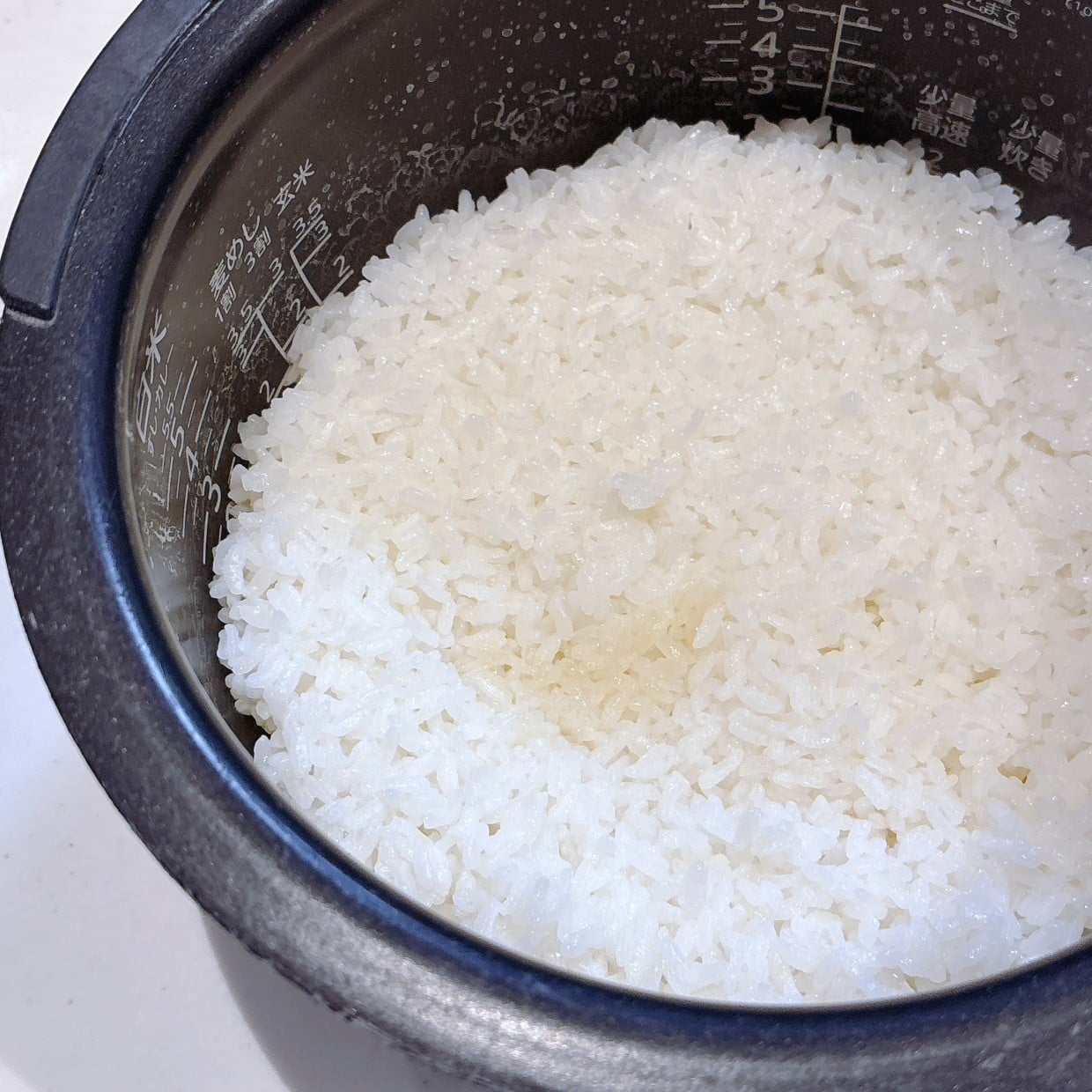  【ごはんが驚くほどおいしくなる】贅沢な風味に変わるお米の炊き方「袋ごと入れるんだ」 