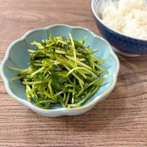 栄養もとれる夏の副菜に。生のまま和えるだけ「豆苗」の手間なし健康レシピ