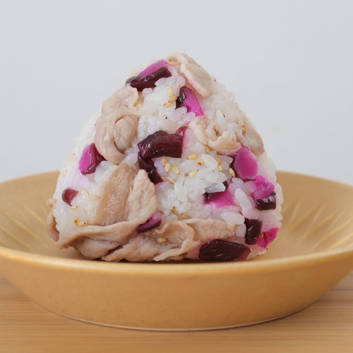  【夏のごちそうおにぎり】おにぎり作家が教える「豚肉としば漬け」の夏バテ防止アレンジ 