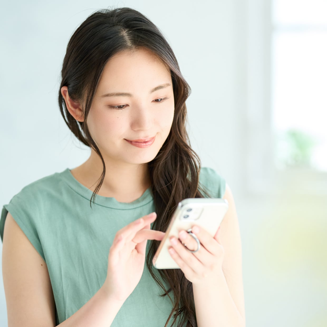  「SNS疲れ」を感じたことある？アラフォー女性が選ぶ心地よい距離感 