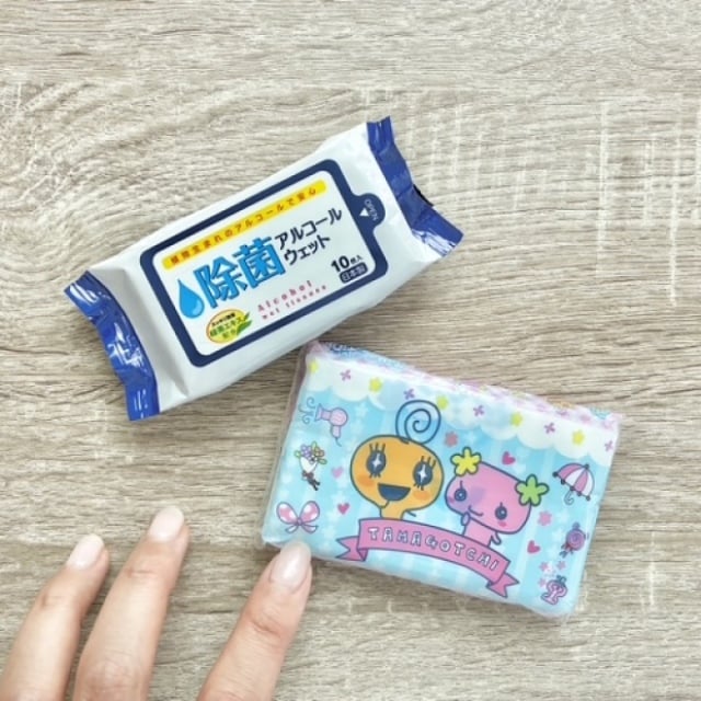  バッグの中で行方不明になるティッシュ問題。100均で解決する"持ち運び術"「便利過ぎる」 