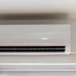 設定温度を下げる前にやることがある。夏の電気代上昇の原因になる“エアコンのNGな使い方3つ”