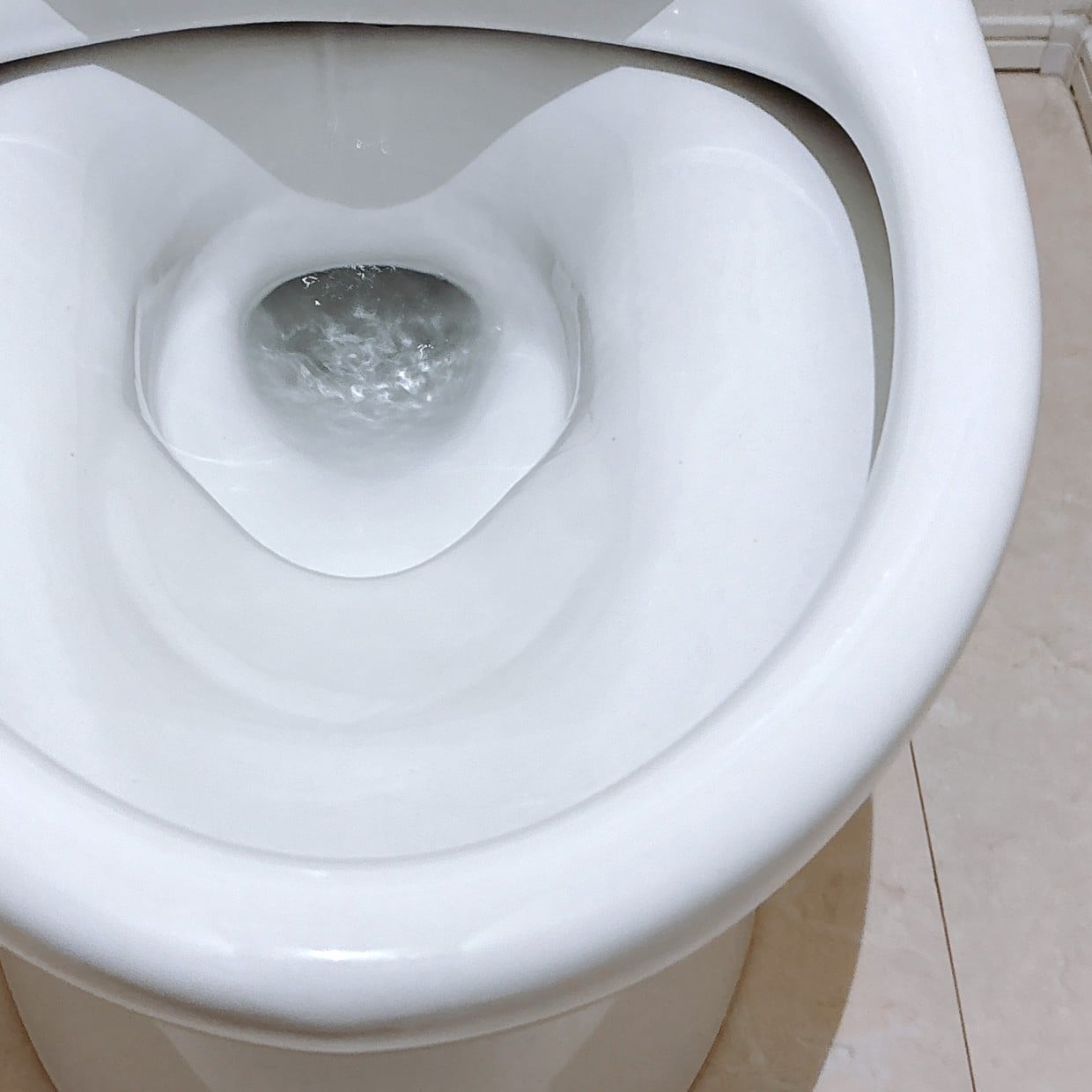  "たった3分"で便器も床もまとめて清潔ピカピカ！トイレブラシ不要の時短掃除術 