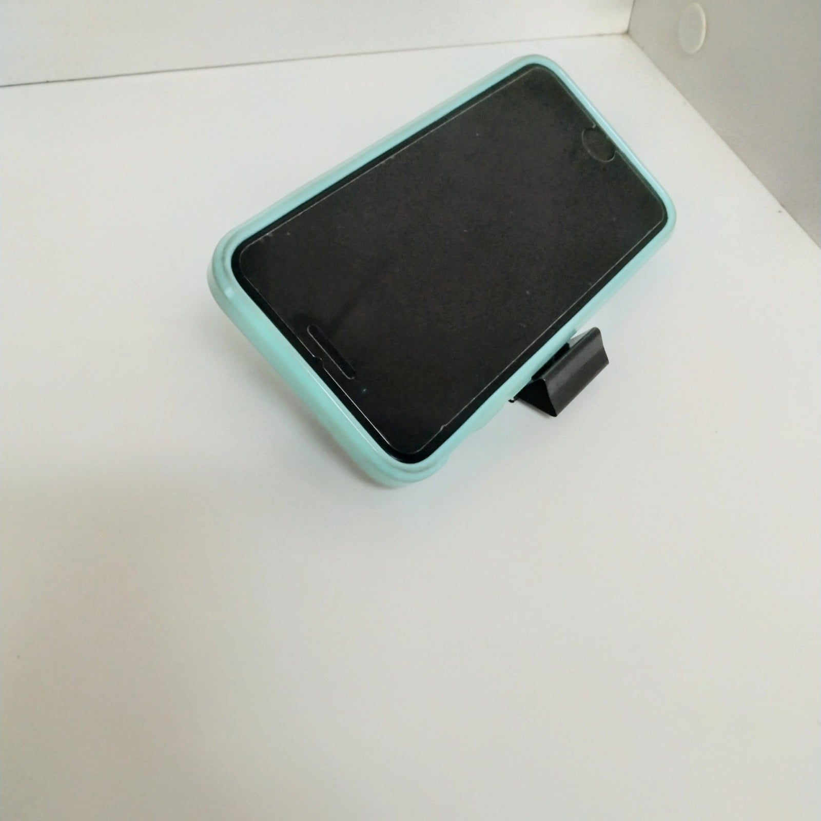 ダブルクリップで代用したスマホスタンド