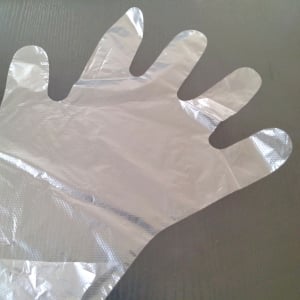 ビニール手袋がすぐ外れる…。道具なしでフィット感が格段に上がる裏ワザ「すぐできる」