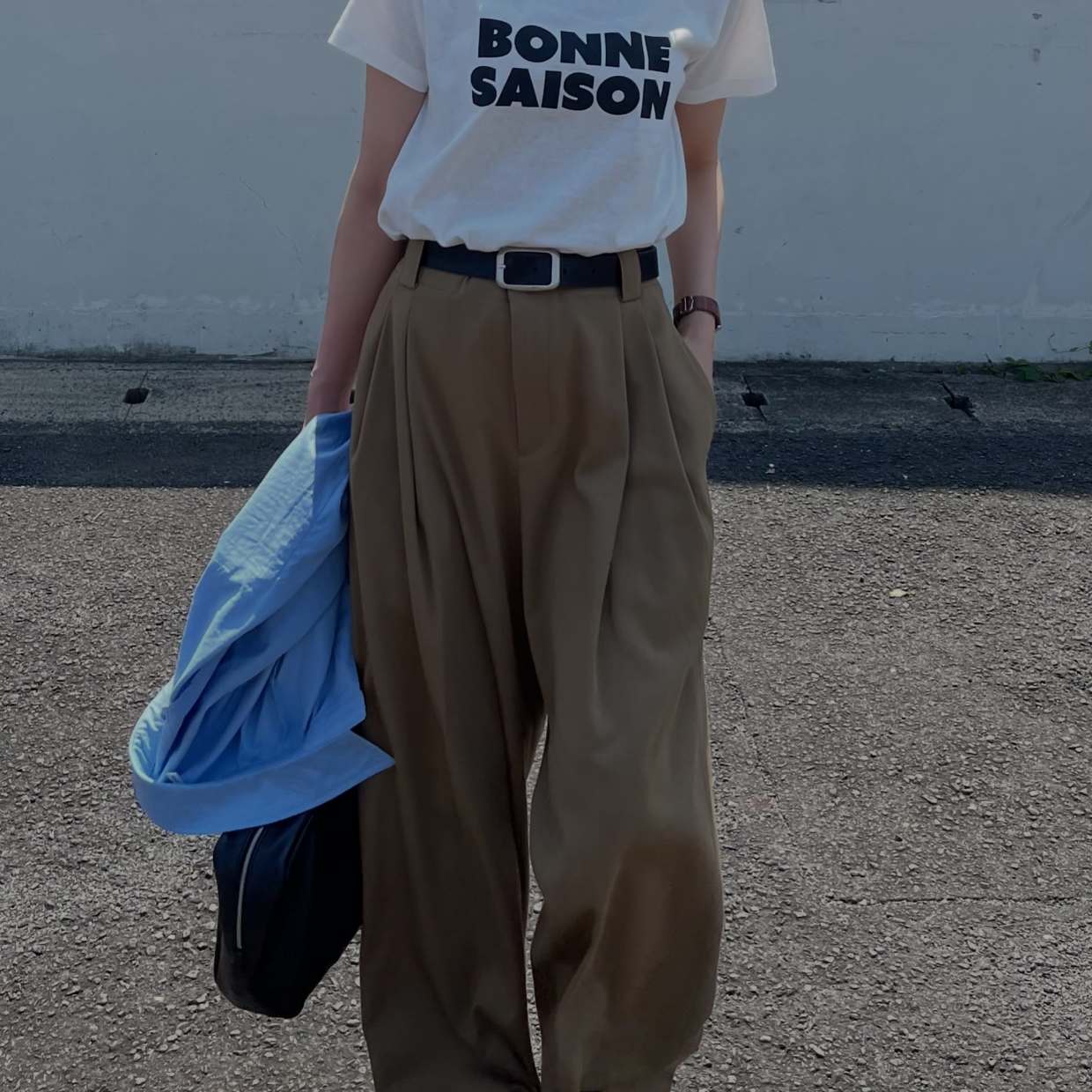  Tシャツは何も考えずに着ないで。大人が垢抜ける着こなし3選 