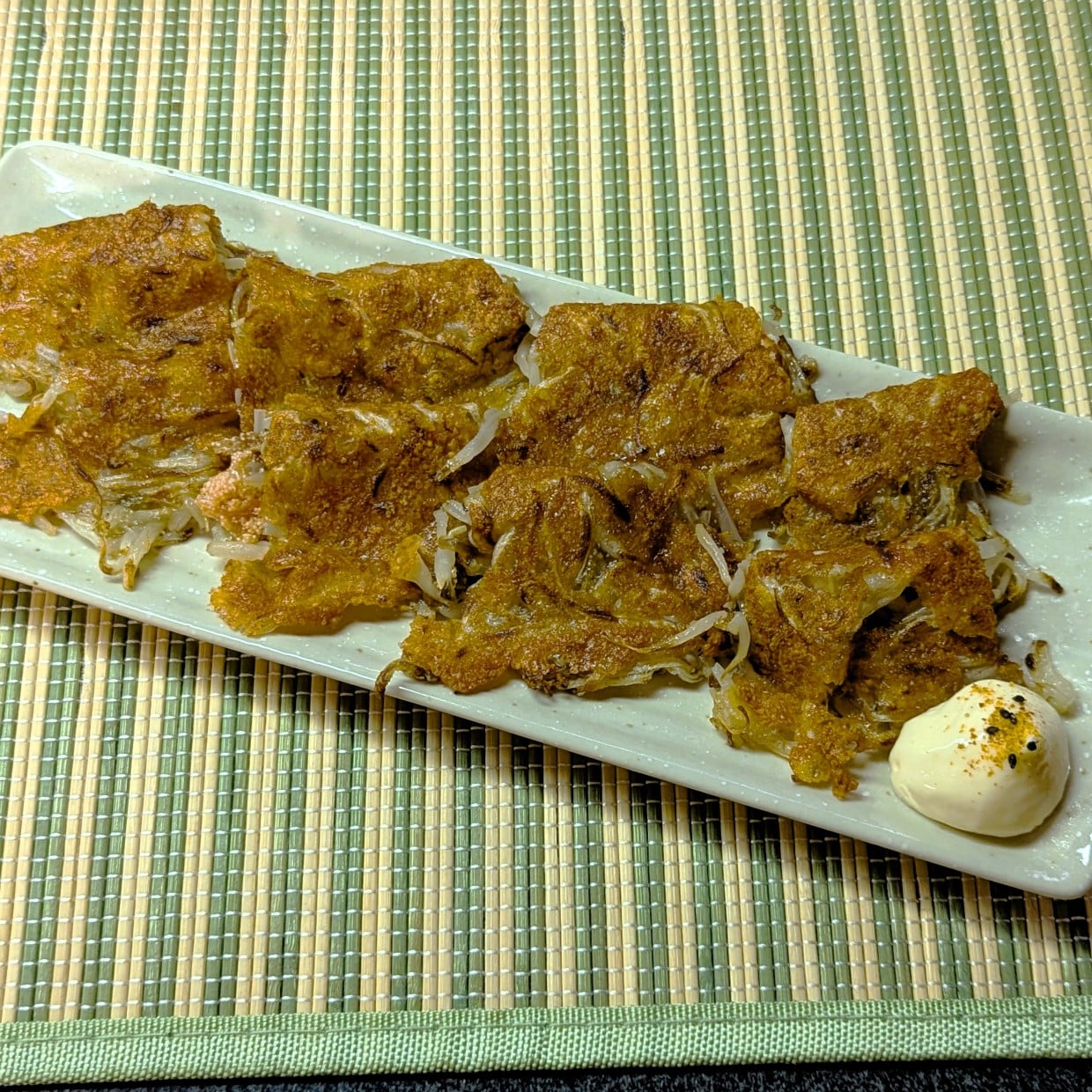  「もやし」は焼くが正解。カリカリ食感がたまらない簡単おつまみ 
