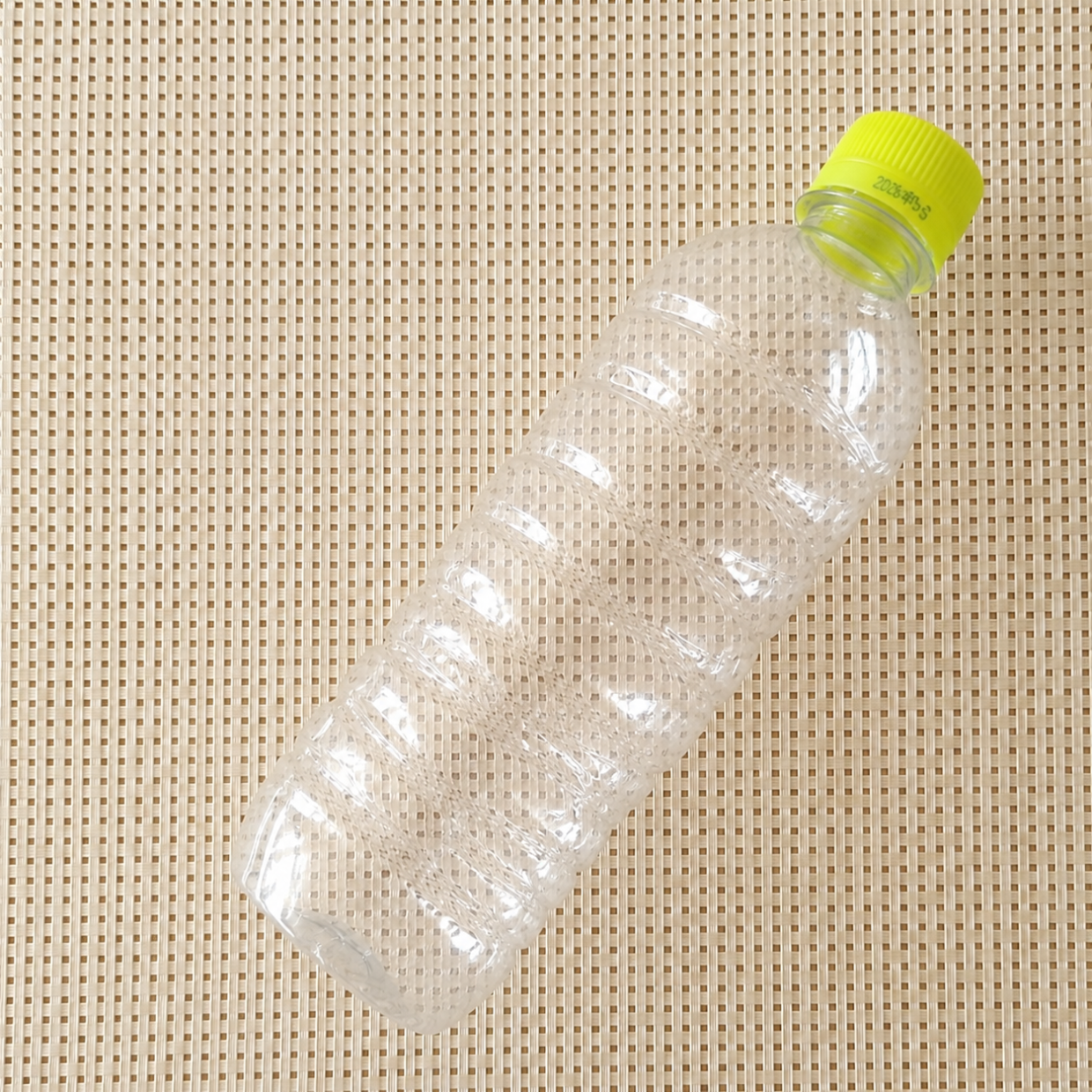  "ペットボトルの先端"部分を切るだけで…？「キッチンで使える」「輪ゴムいらずで便利」「覚えておく」 