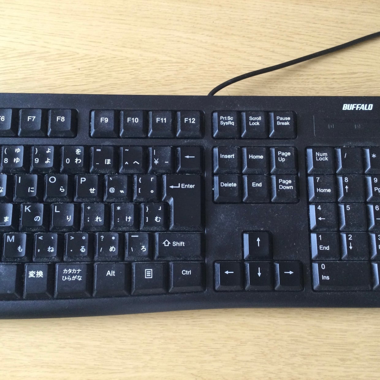  キーボードの掃除に役立つ。身近な“お手入れテク3選”「よく見ると細かい埃だらけ…」「サッとできる」 