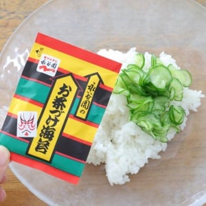 朝、おにぎりに混ぜるだけ。夏が旬の「きゅうり」と「お茶づけ海苔」で驚くほどおいしくなる簡単レシピ