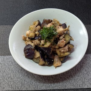 旬の「なす」はゆかりで焼くのが正解。15分で作れるさっぱり夏おかず