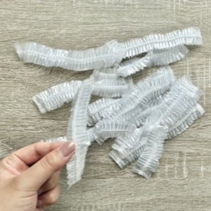 お風呂以外でも使う人、正解です。シャワーキャップをかぶせるだけの【意外な活用法3選】