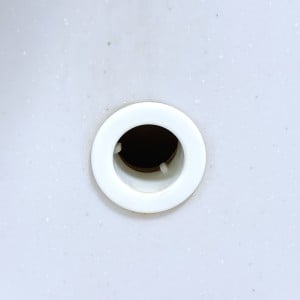 泡を使い分ける。「洗面台オーバーフロー穴」のくすみを落とす【週末リセット掃除法】