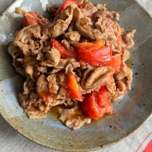 もう「トマト」はサラダだけじゃない。ご飯がすすむしょうが焼き「暑い日でも食べやすい」