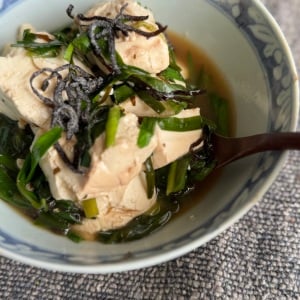 「豆腐」と「ニラ」はレンチンが正解。塩昆布だけで味が決まる簡単おかず