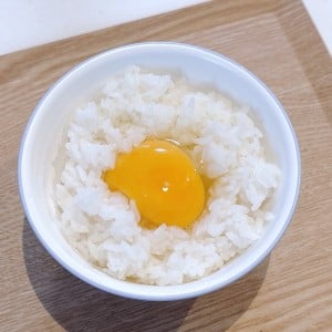 何もかけてないように見える。「卵かけごはん」に"小さじ1"加えるだけの優しい食べ方「味は別物」