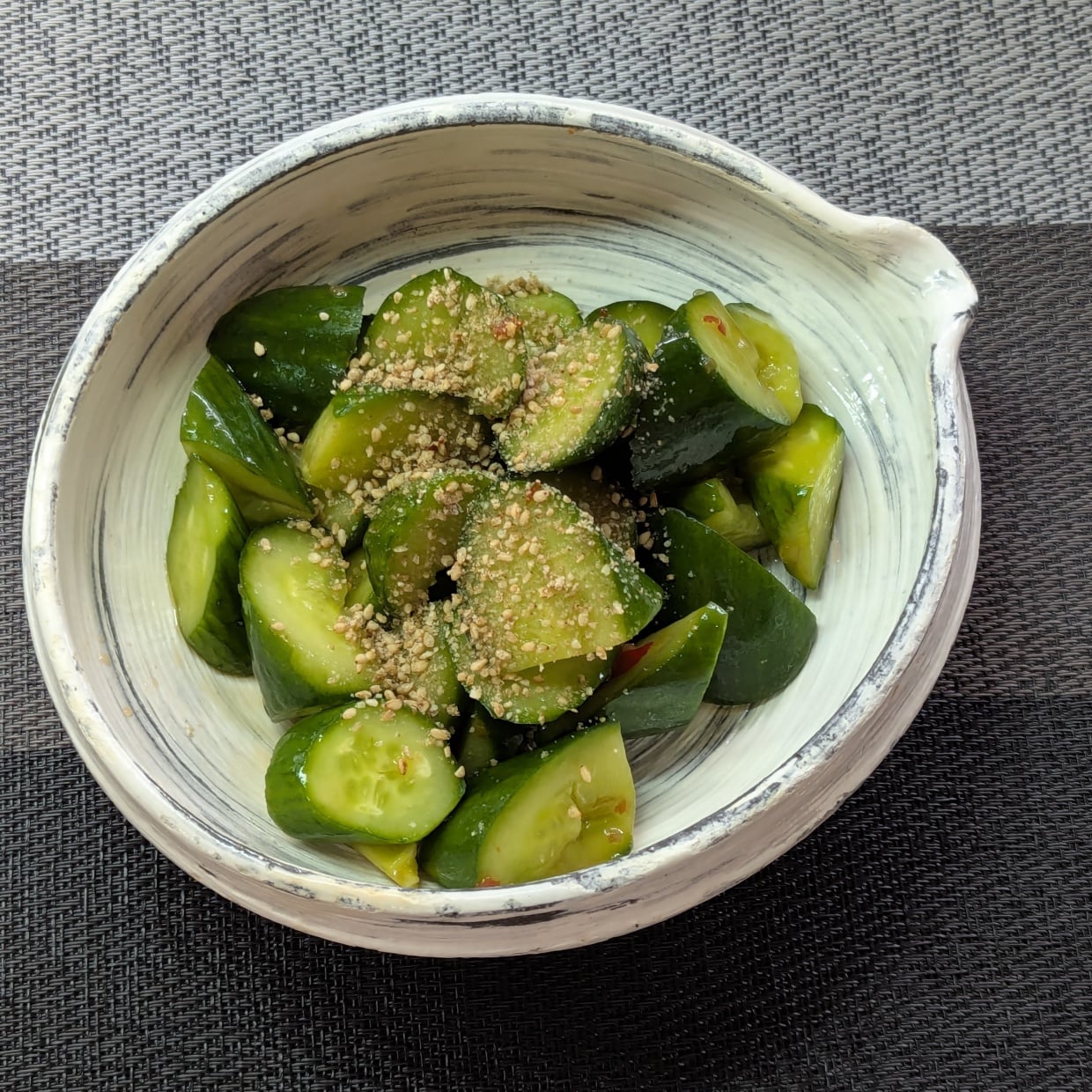  朝「きゅうり」に大さじ1加えて漬けるだけ。うま辛でクセになる夏のやみつき副菜 