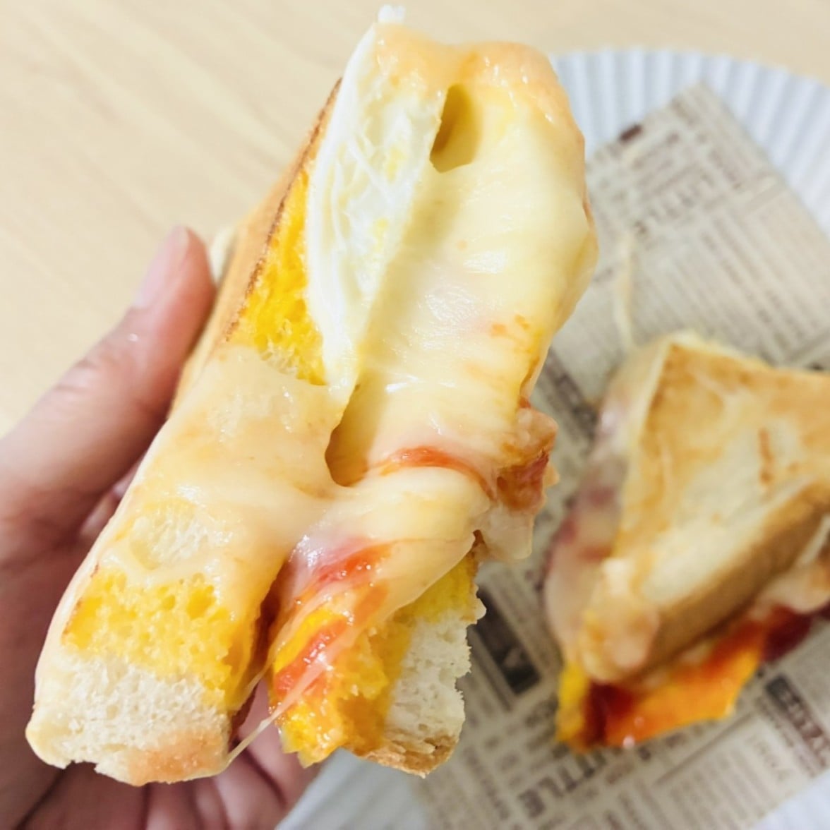  夏休みのお昼にぴったり！フライパンで「ホットサンド」を作る方法。10分でつくれるのありがたい… 