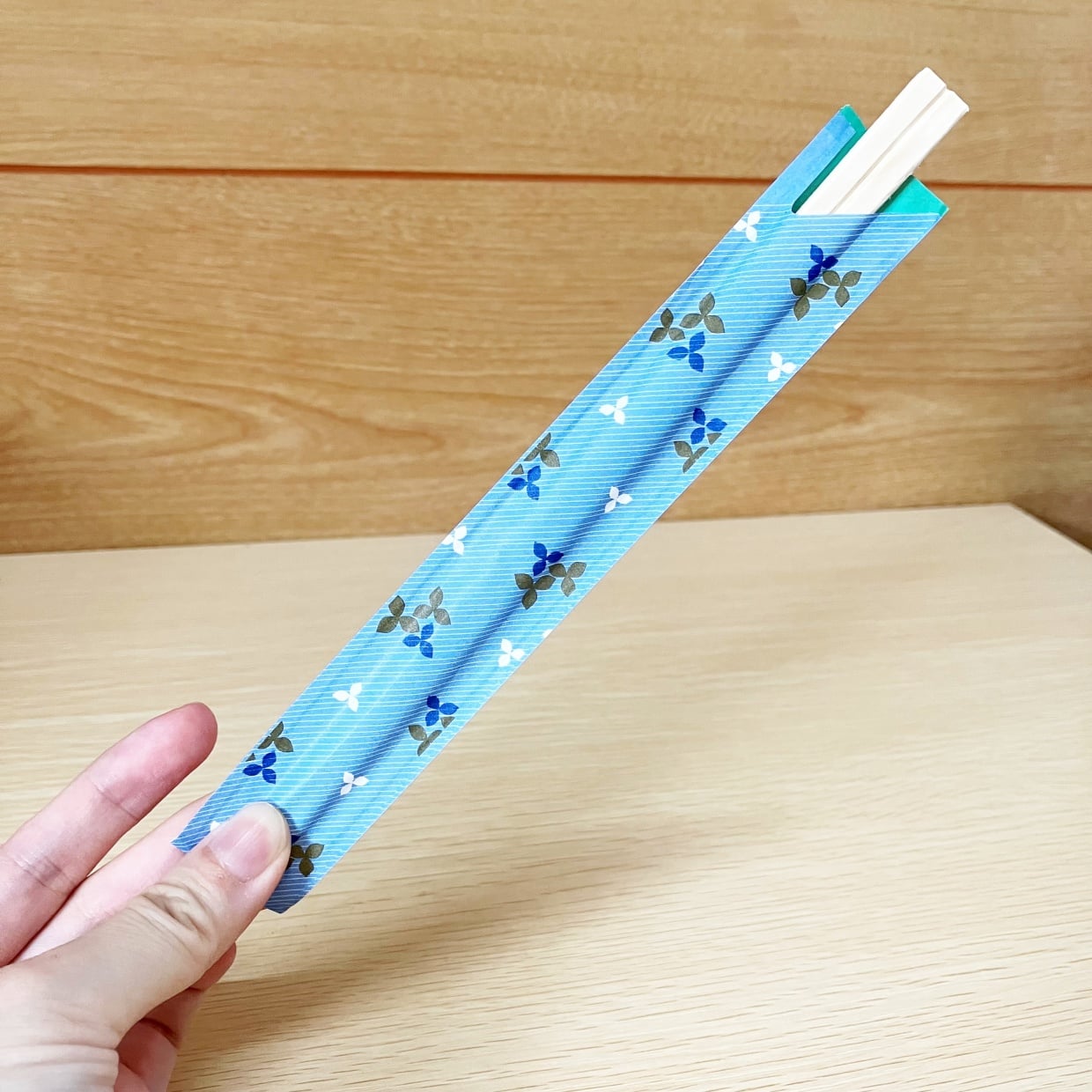  え？"割り箸の袋"が書類の提出に役立つ？まさかの使い道に「仕上がり違う」「かすれない」 