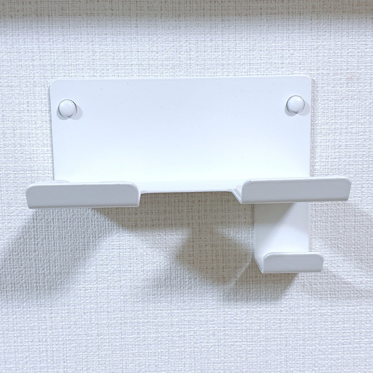  「もう置き場所に困らない！」山崎実業のドライヤーホルダーが思っていた以上に便利だった 