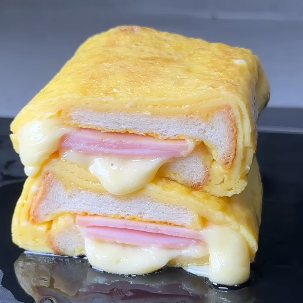  食パンを卵で巻いてみると…「断面がすごい」「カフェみたい」丸ごと卵サンド 