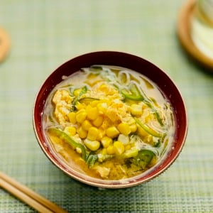 旬の「とうもろこし」は芯まで使う。やさしい甘みが広がる夏のみそ汁