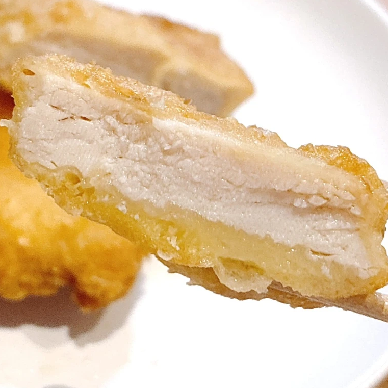  5分でメインおかずが完成！ 1個49円なんて…【ロピア】ごまかしナシのお肉ぎっしり「冷凍とり天」 