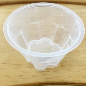 食べてすぐ捨てたら後悔する。“プリンカップ”を置くだけで「自立する」「高さもいい」【便利な活用術】