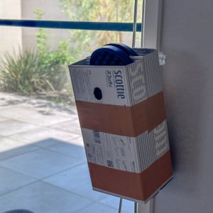 0円なのに自立も吊るしもできる。使い終えた"ティッシュ箱2つ"で作る収納ケース「汚れたら作り直せる」