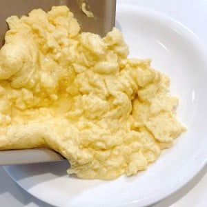 おうちで"ホテルの朝食"が再現できる。「スクランブルエッグ」がふわとろになる意外なひと手間
