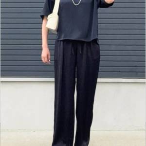 1着あると大正解！おしゃれな人の【UNIQLO】サテンTの着まわし術3選