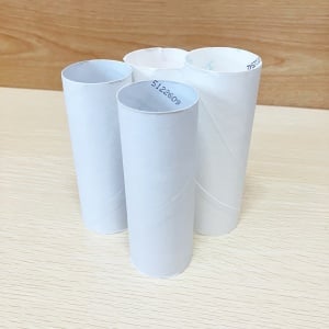 「トイレットペーパーの芯」がまさか引き出しの中で…「発想になかった」「0円で快適」【便利な活用術】