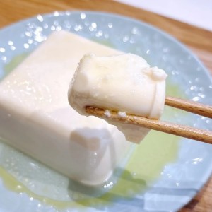 豆腐にレモン汁やオリーブオイルをかけてみると「暑い日に食べたくなる味」「爽やか」【豆腐アレンジ】