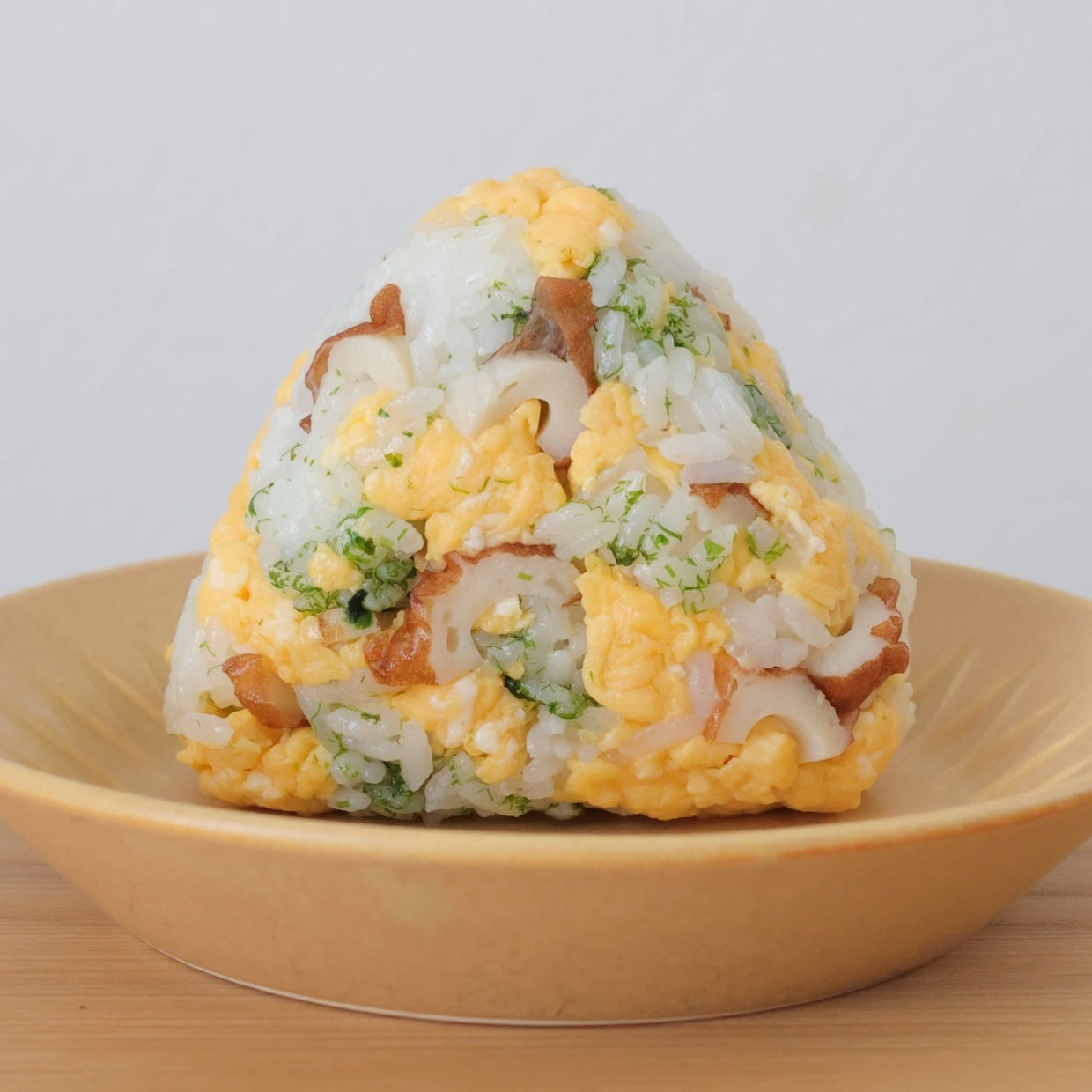  朝、おにぎりにちくわを入れてみると「食べ応えアップ」「たんぱく質がとれる」 
