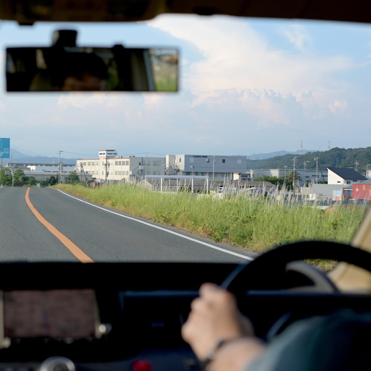 デザインじゃなかった。「車のフロントガラス」に隠された“2つの常識”「知らなかった」