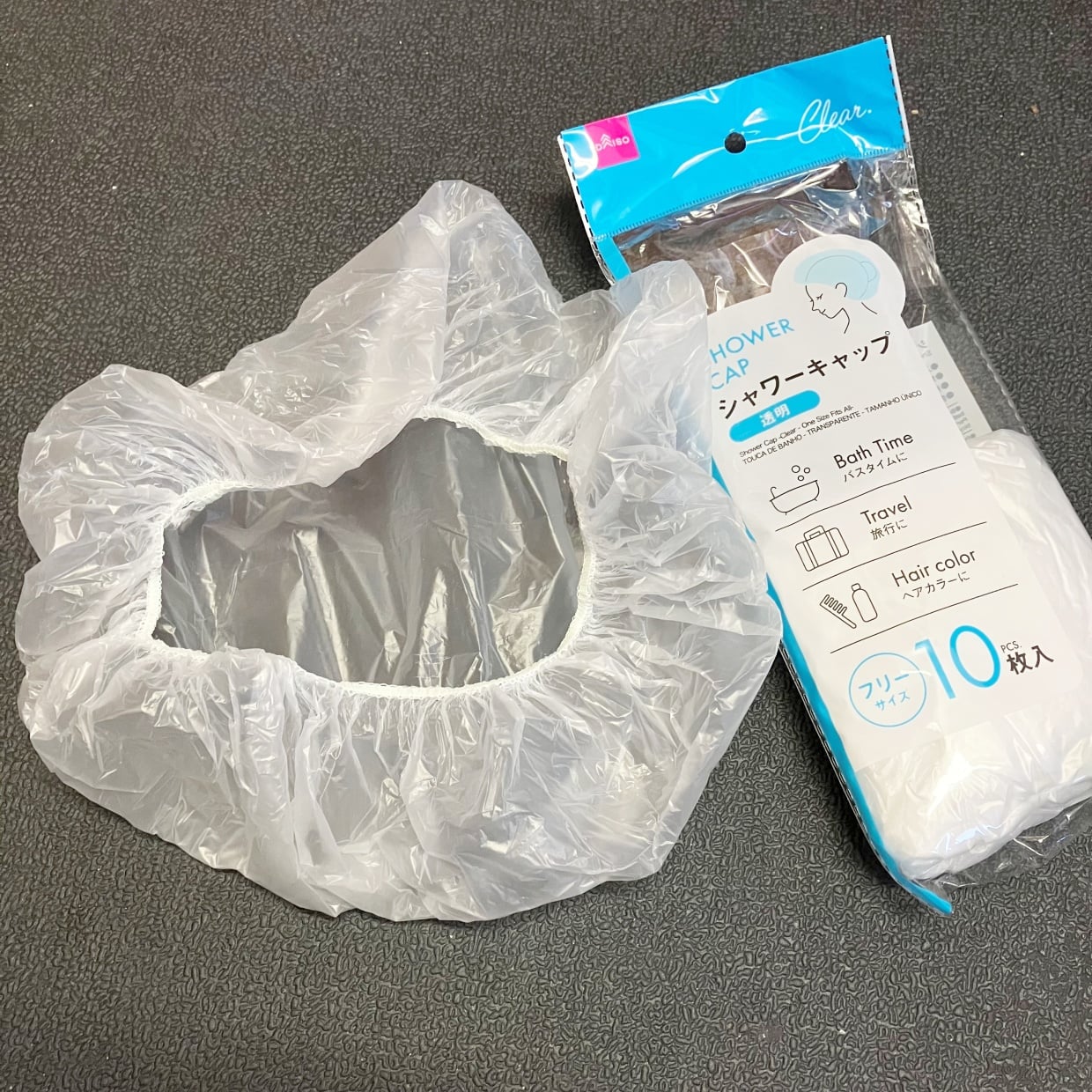 使ってないシャワーキャップが活躍！包むだけの活用法が便利「旅行にもっていきたい」