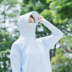 実は“インナー並み”に汚れている…。「UVカット衣類」の機能を長持ちさせる“正しいケア方法”