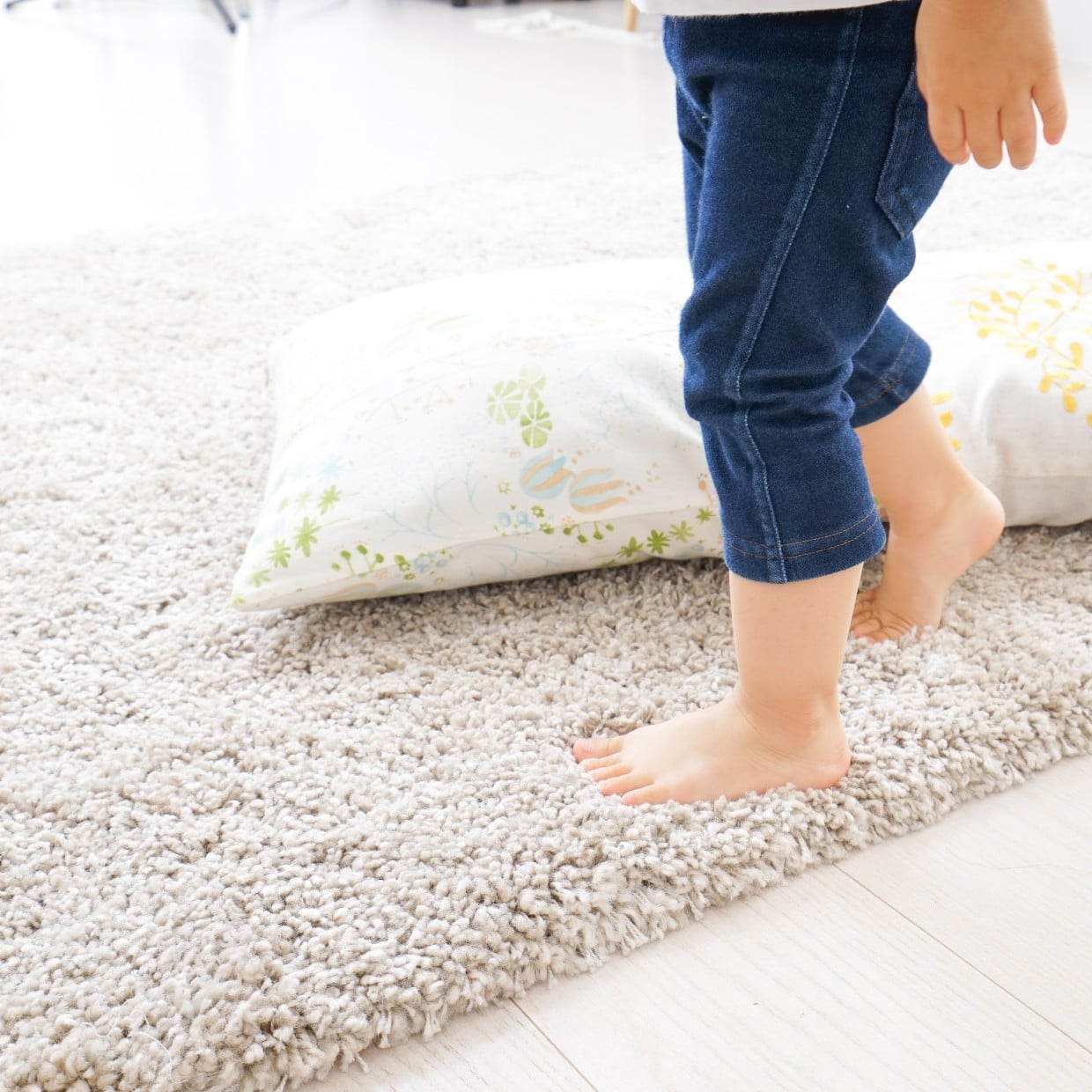  なぜ夏が洗いどき？「ラグ・キッチンマット」をラクに清潔＆乾きやすくする【洗濯のコツ3つ】 